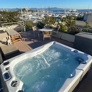 Penthouse Vue Avec Rooftop,jacuzzi,et Parking Prive Antibes